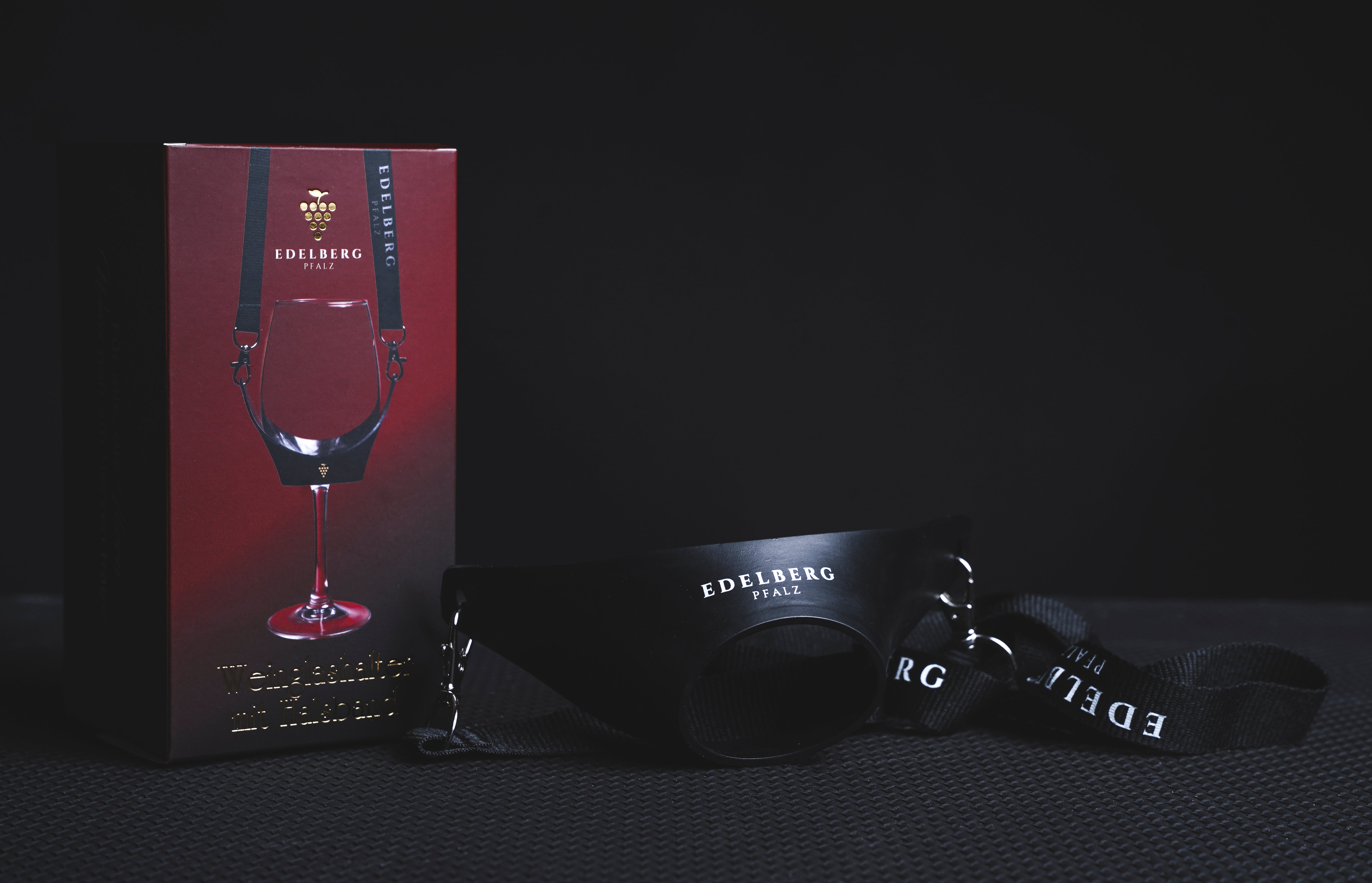 Weinglashalter mit Halsband